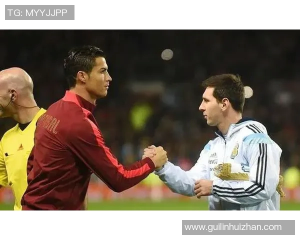 当前足坛顶级球星解析：梅西、C罗、哈兰德与姆巴佩的竞争与未来发展