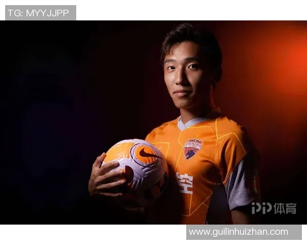 韶关足球俱乐部球星奋勇拼搏点燃赛场激情引领球队未来希望